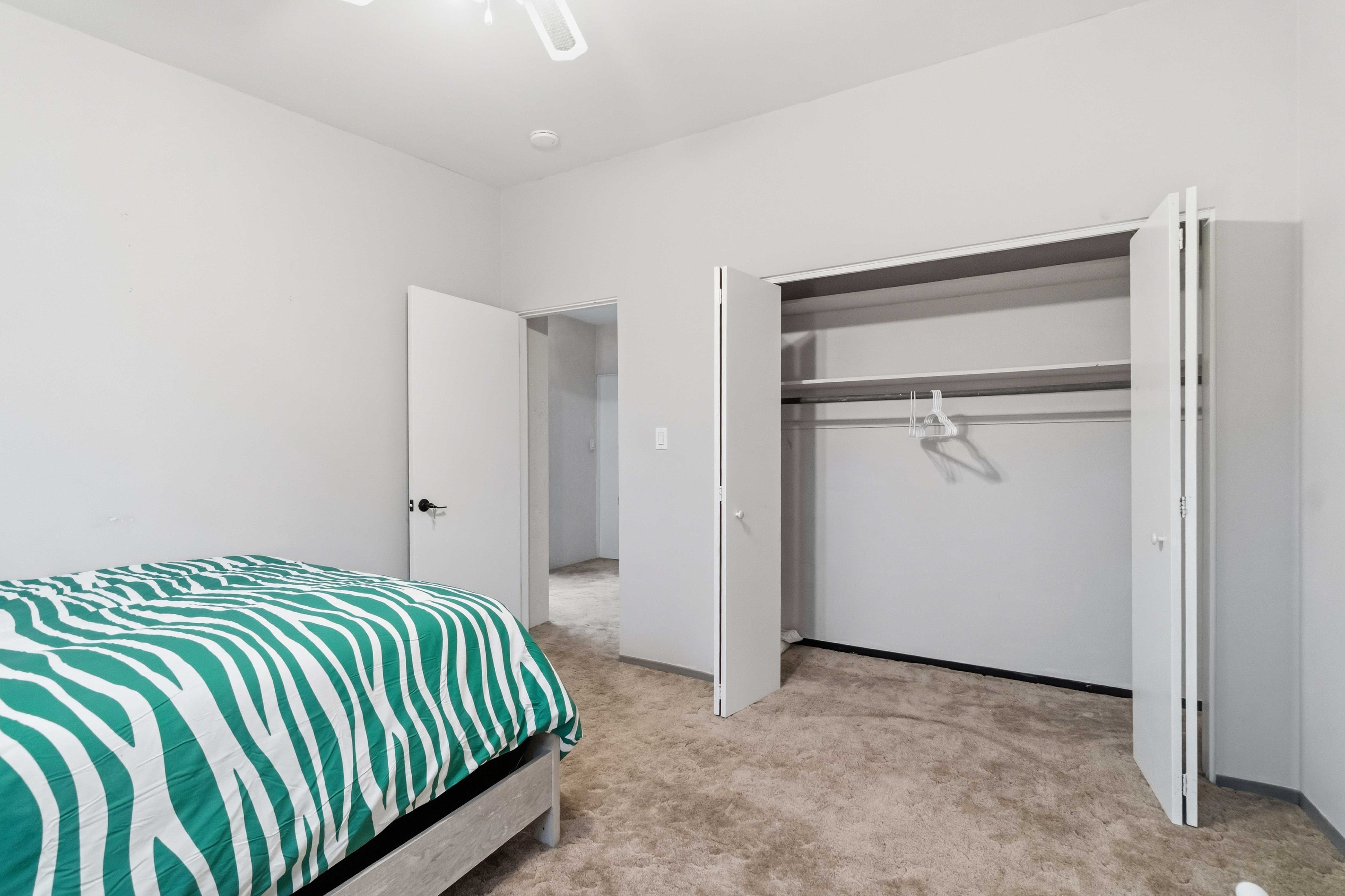 #UP102 – Bright & Spacious Private Room